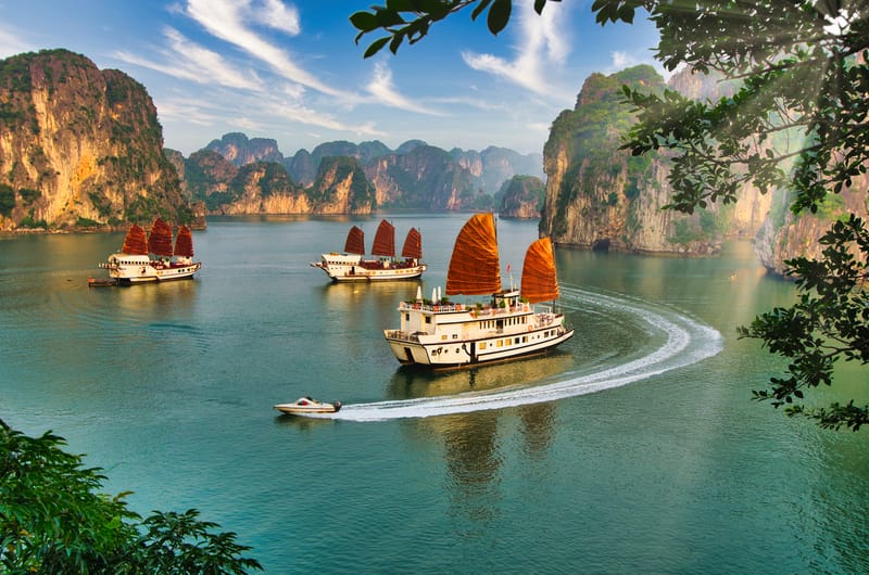 The magnificent beauty of Ha Long Bay.