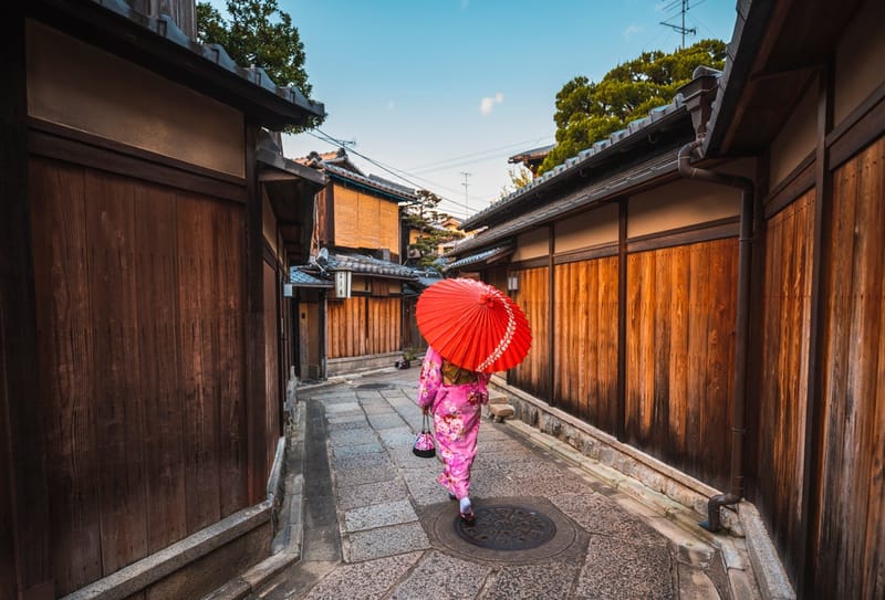 A woman dressed in a kimono walks through Kyoto’s historic streets, capturing the timeless charm of a free afternoon in Kyoto